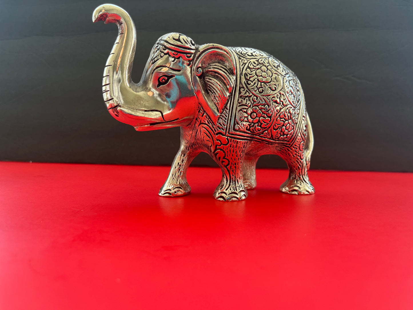 Handmade Metal Elephant Showpiece (Silver)