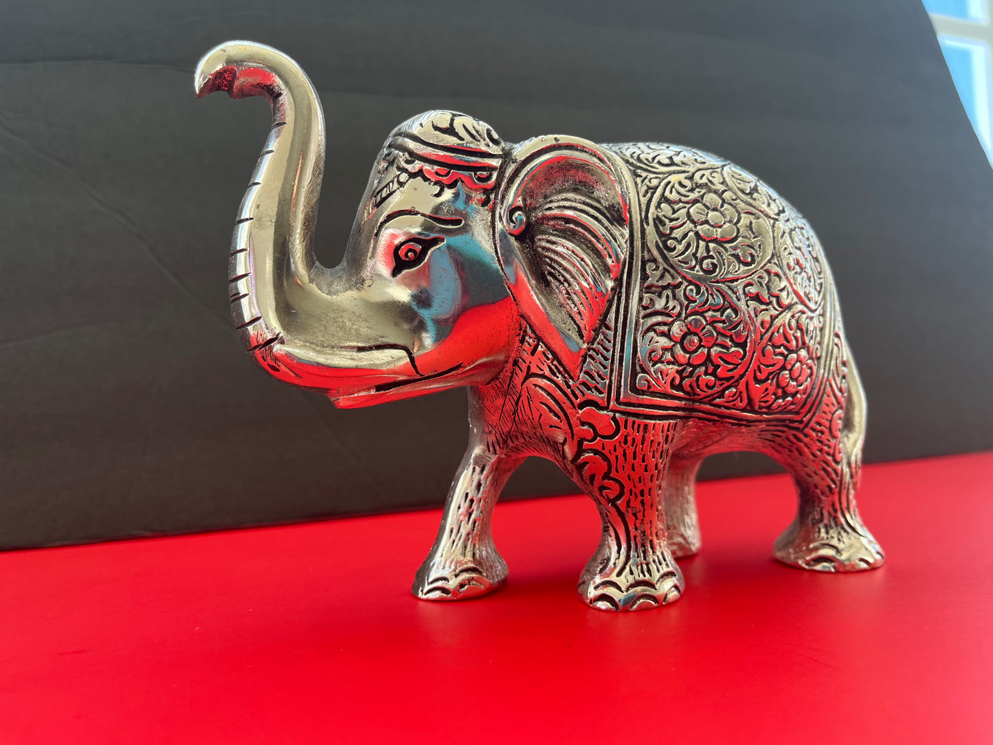 Handmade Metal Elephant Showpiece (Silver)