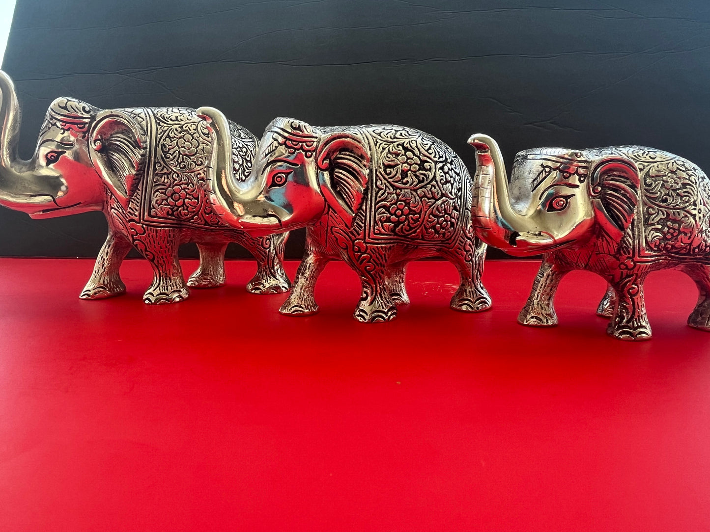 Handmade Metal Elephant Showpiece (Silver)