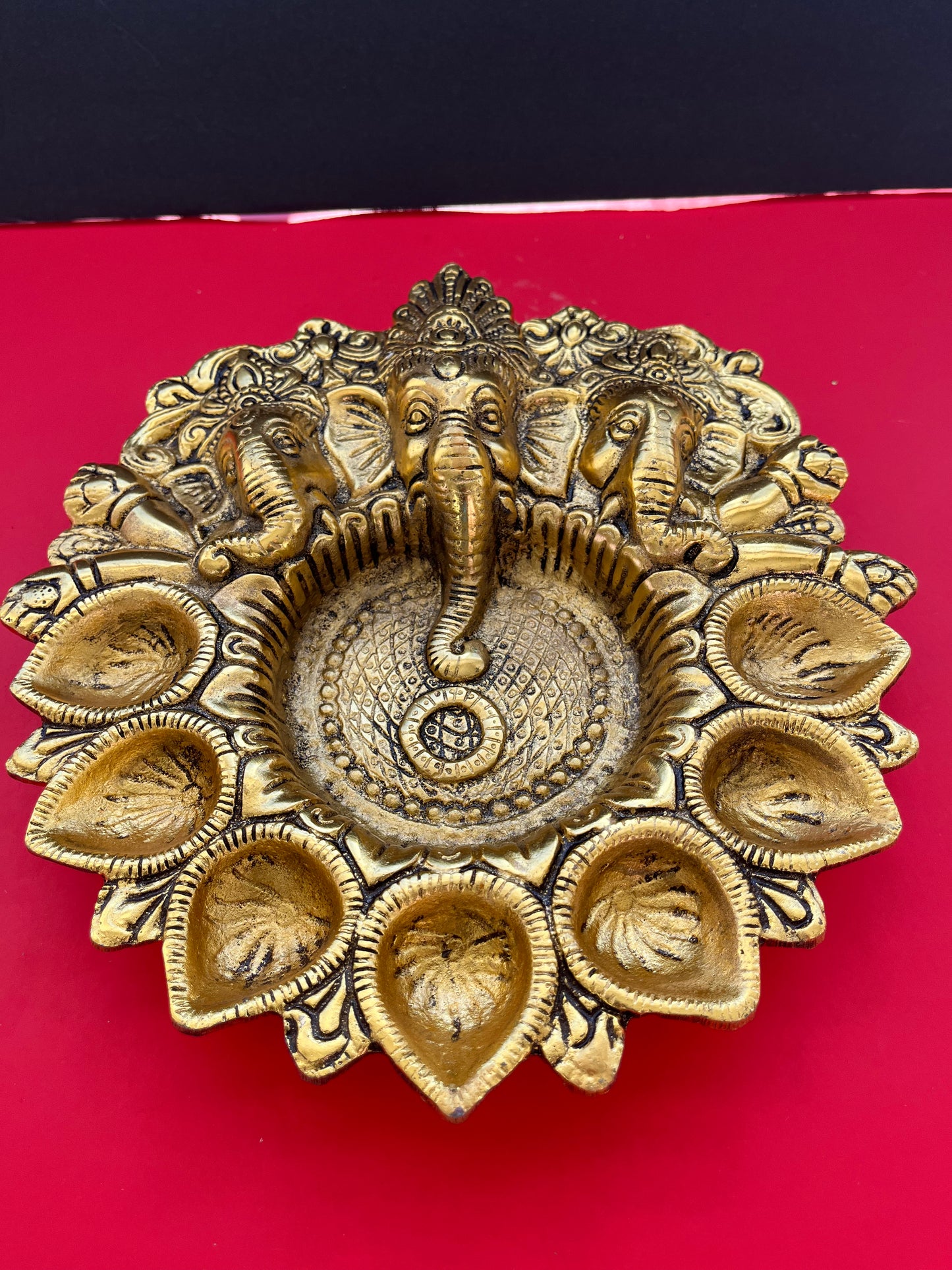 Ganesha 7 Deepal Thali Gold 23*23 * 3 cms